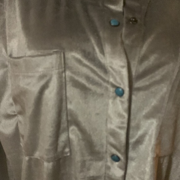 Champagne velour top, (L) turquoise snap buttons-2 Fly co. - Picture 2 of 6